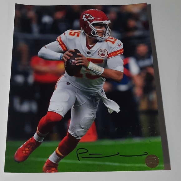Patrick Mahomes Auto Autograph 8.5x11 Photo Hand Signed With COA Chiefs - Picture 1 of 4